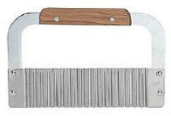 Cutter, wavy, metal, 7" wide (#5723)